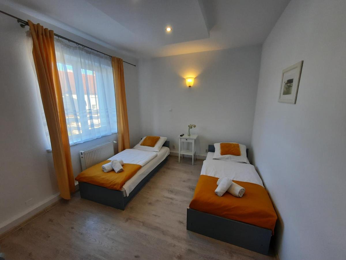 Lew Hostel Inowrocław Εξωτερικό φωτογραφία