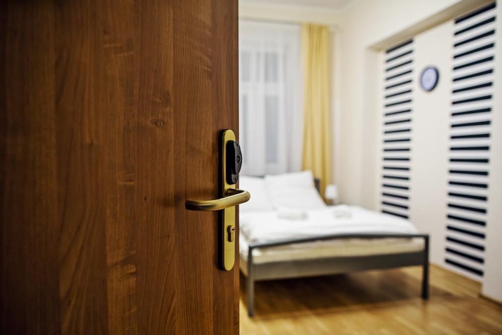 Lew Hostel Inowrocław Δωμάτιο φωτογραφία