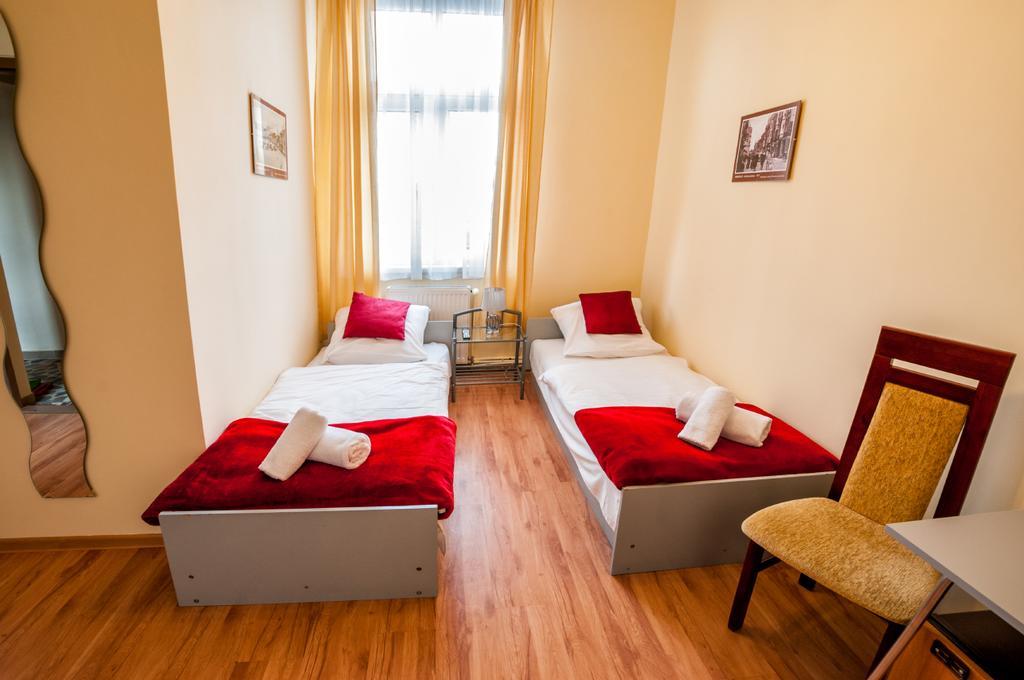 Lew Hostel Inowrocław Εξωτερικό φωτογραφία