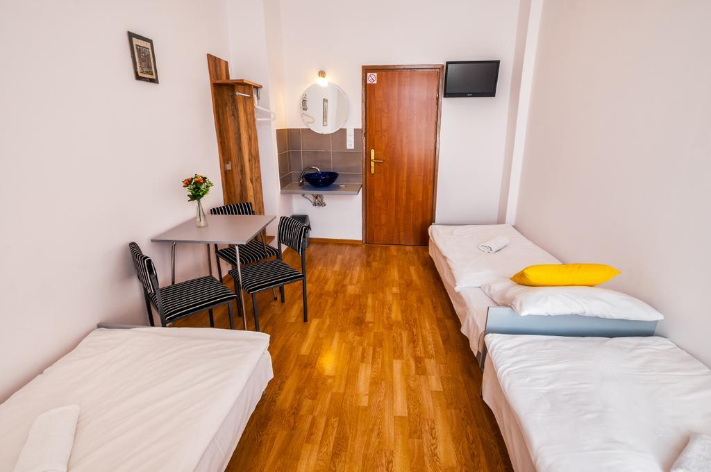 Lew Hostel Inowrocław Εξωτερικό φωτογραφία